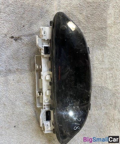 Панель приборов Toyota Vitz